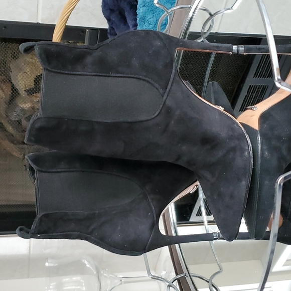 BEAUTIFUL SCHUTZ BOOTS - Picture 7 of 9